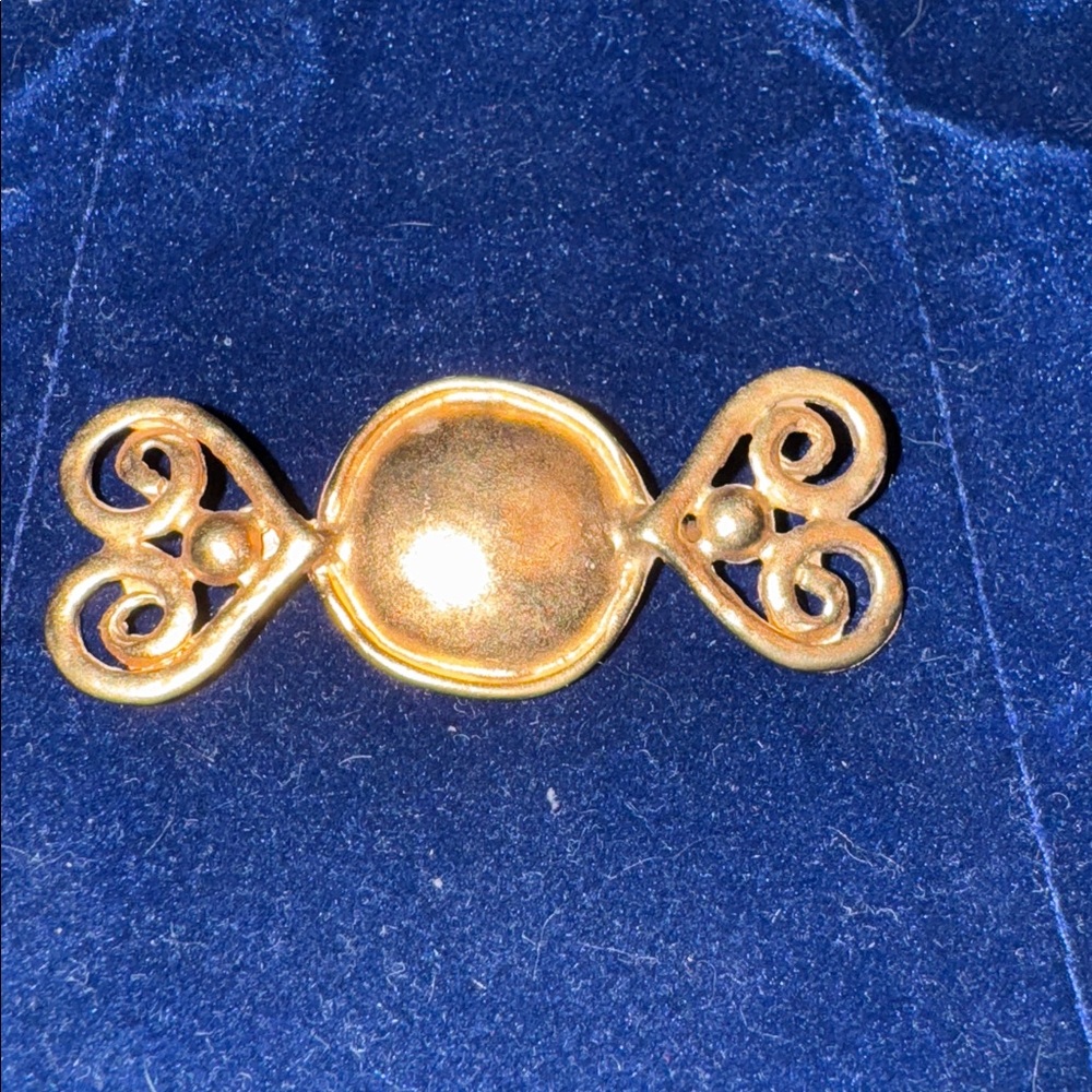 Victorian gold toned hearts Brooch 🐈‍⬛